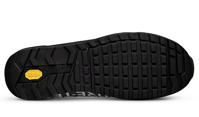 Превью  Велоботинки туристические FIZIK Terra Nanuq Flat GTX Black/Grey